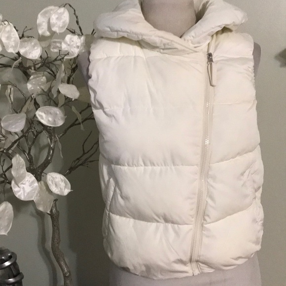 Calvin Klein Jackets & Blazers - CALVIN KLEIN CROP WHITE PUFFY VEST